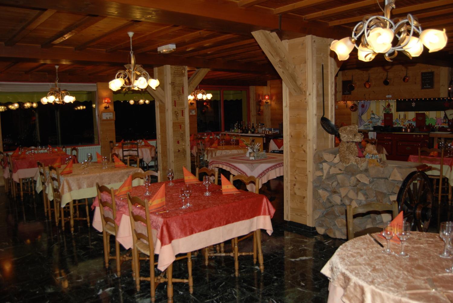 Hotel De La Couronne Mijoux Bagian luar foto