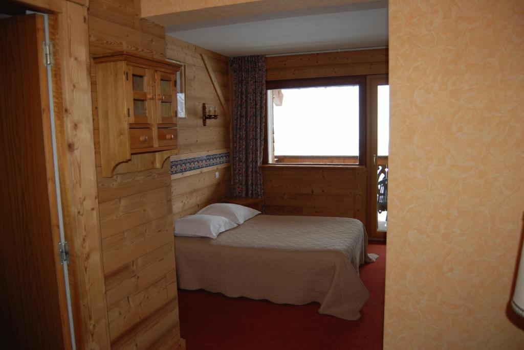 Hotel De La Couronne Mijoux Bagian luar foto